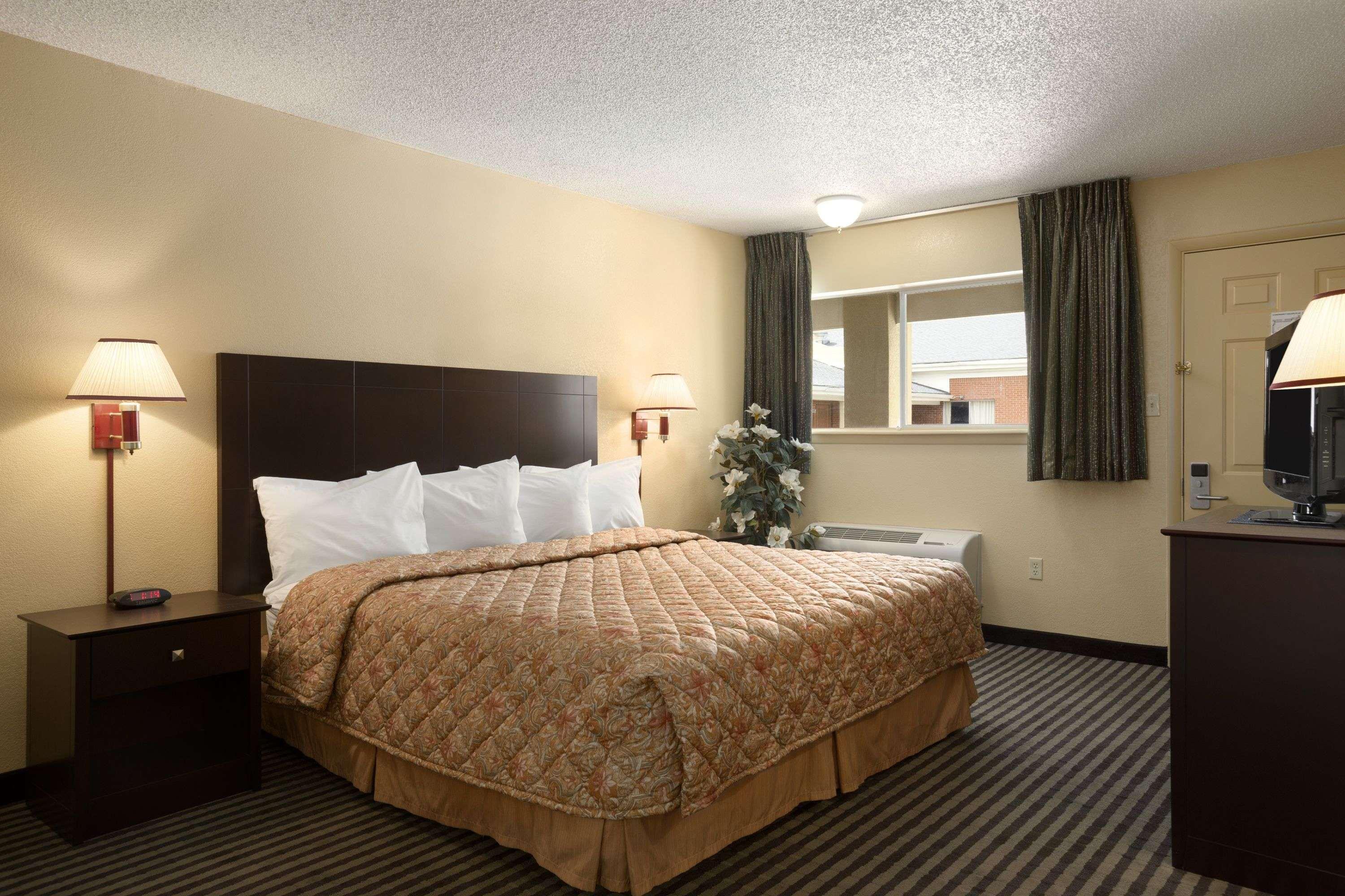 Days Inn By Wyndham Lawton Exteriér fotografie