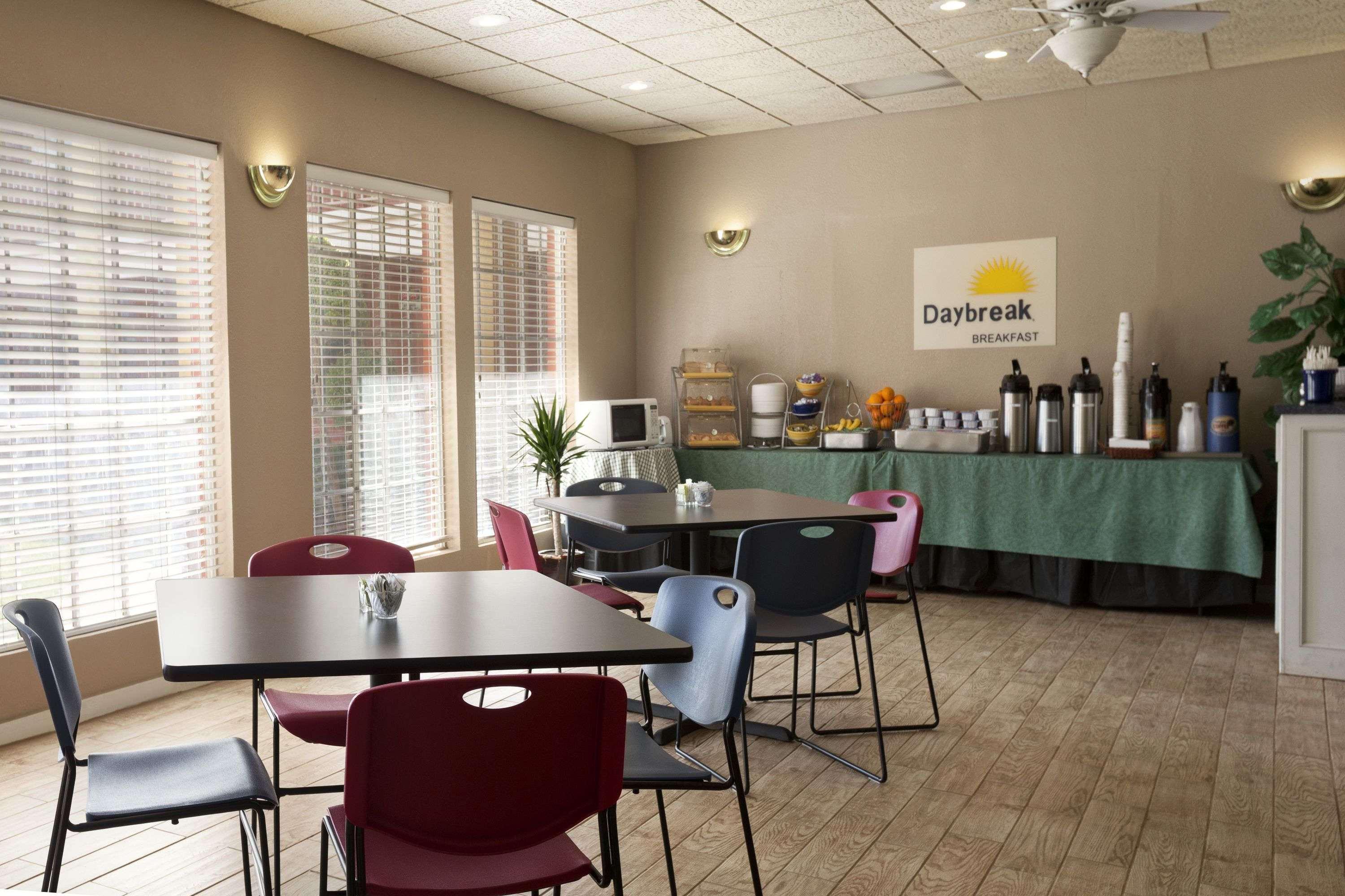 Days Inn By Wyndham Lawton Exteriér fotografie