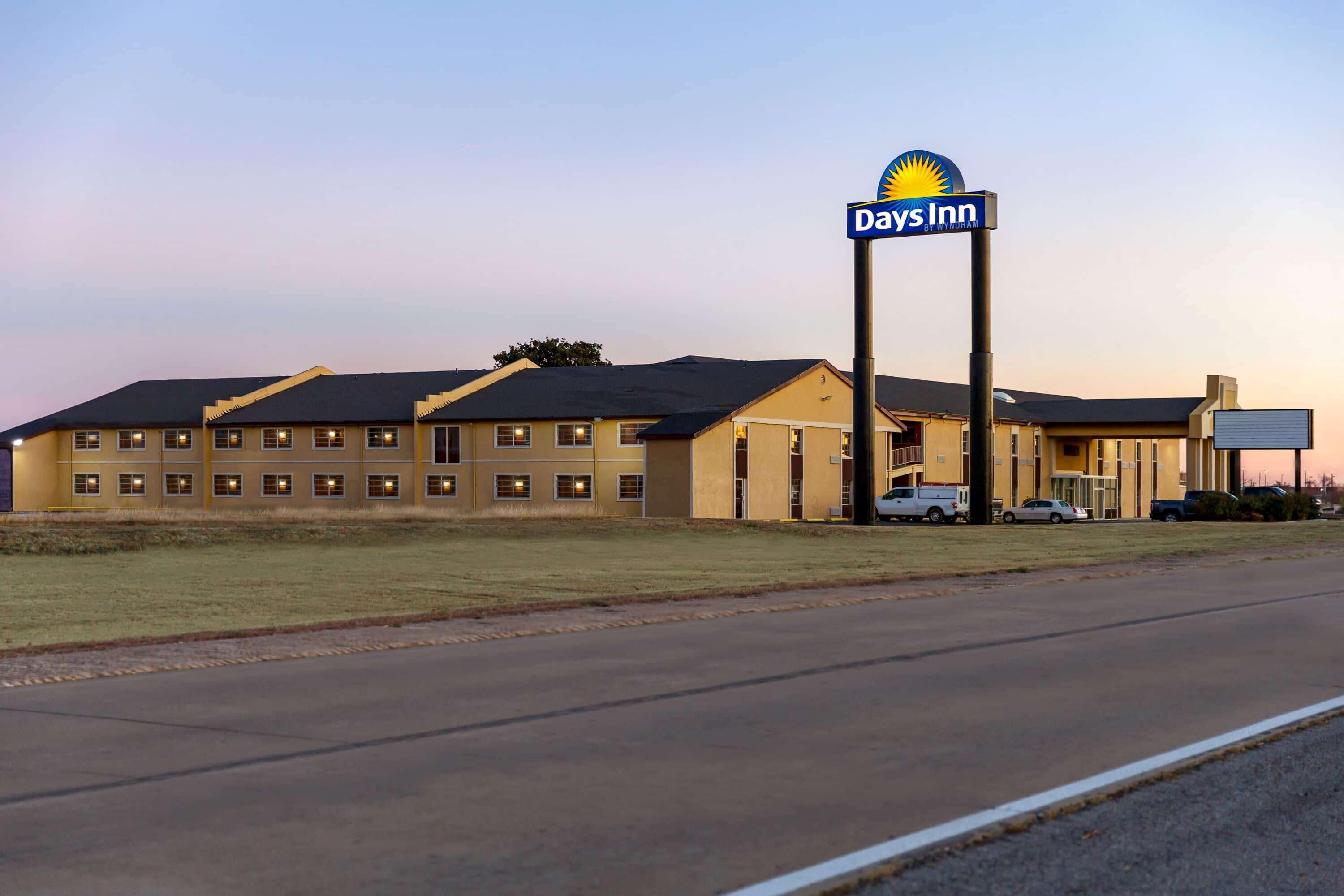 Days Inn By Wyndham Lawton Exteriér fotografie