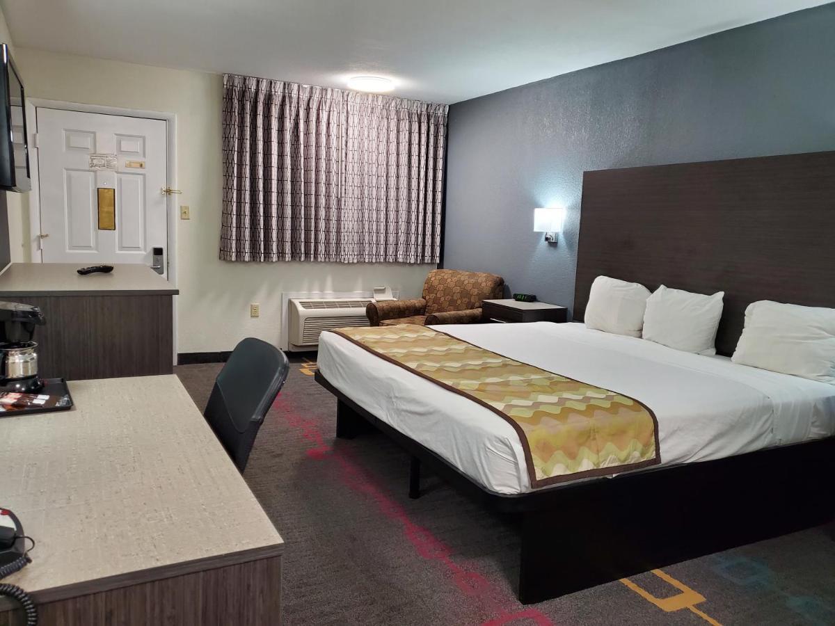 Days Inn By Wyndham Lawton Exteriér fotografie